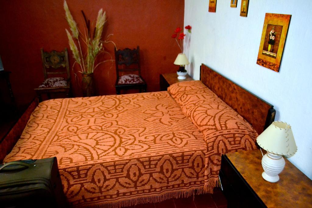 Hotel Casona La Boheme Буенос Айрес Стая снимка